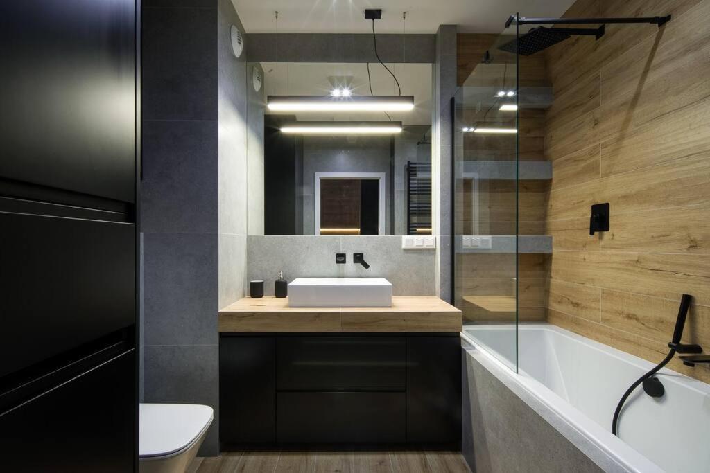 High Standard Garden Oasis Apartment *